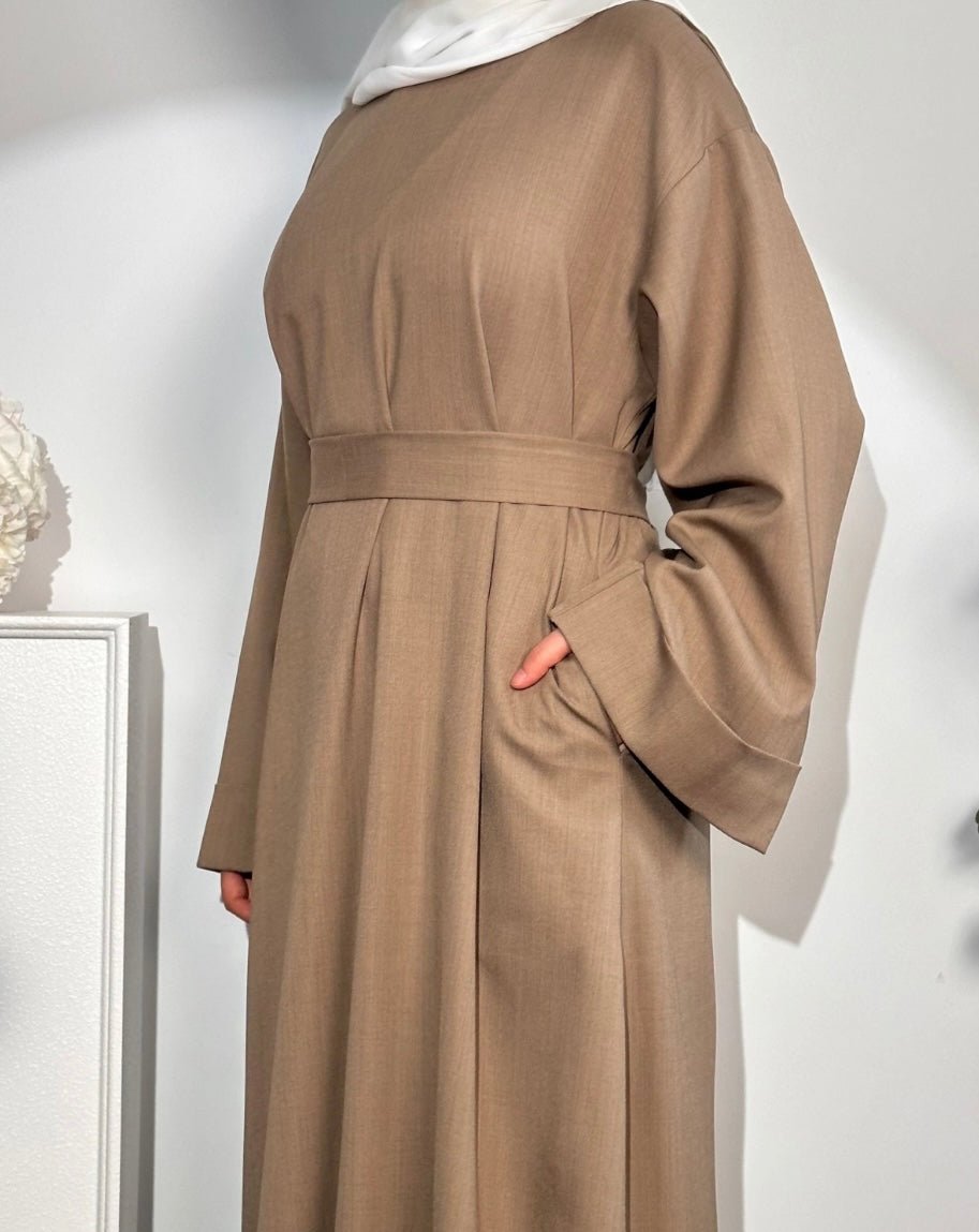 (Pre-Order) khaki Linen Abaya With Pockets - Premium Abaya’s from Sahara Soireé - Just €70! Shop now at Sahara Soirée